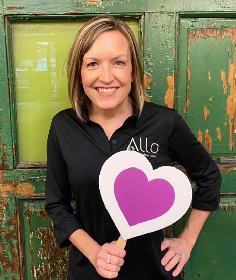 ALLO Fiber team member Emily posing for photo