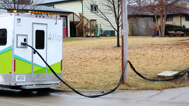 Splicing truck feeding fiber line